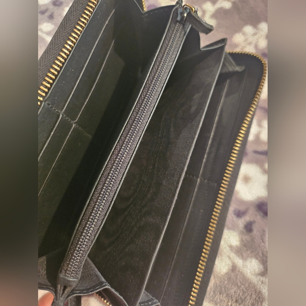 Gucci GG Supreme Bees Zip Around Wallet - Picture 6 of 11